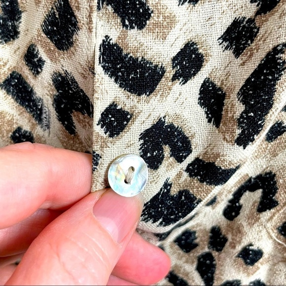 Vintage Women's 100% Silk Animal Print Button-Down Top, Size Medium - Picture 9 of 14